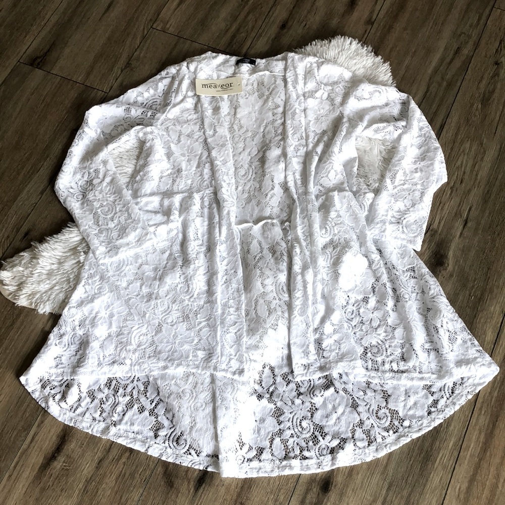 NWT Meanor White apace Cardigan